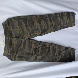 Social Standard by Sanctuary camo cargo pants size S